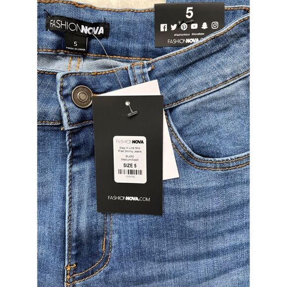 NWT Fashion Nova Stay In Line Mid Rise Skinny Jeans - Medium Wash, Size 5 - Picture 7 of 16